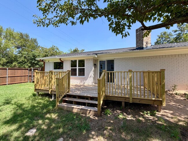 Building Photo - 10801 Rick Dr
