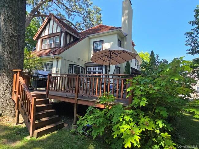 Building Photo - 134 Pelhamdale Ave