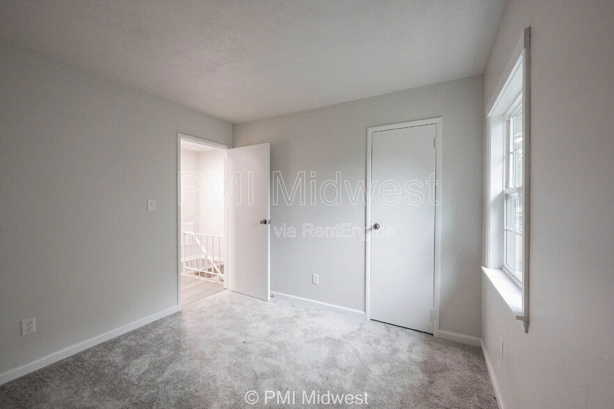 Building Photo - 6920 Chrysler St