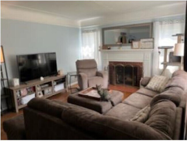 Building Photo - 2313 Brookside Dr