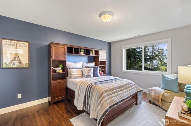 Building Photo - Luxury Living in sought after Sterling Woods