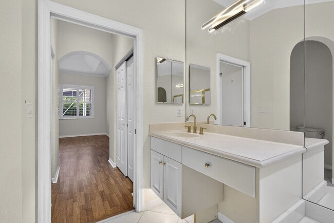 Building Photo - Beautiful & Spacious 3 Bedroom and 2 Bathroom with 2 Car garage and covered patio Home in West Pa...