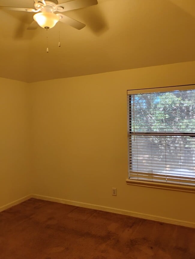 Building Photo - 231 Cedar Elm Ln