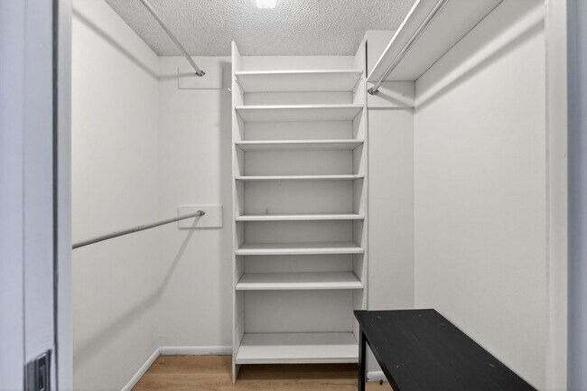 Building Photo - 2651 S Palm Aire Dr