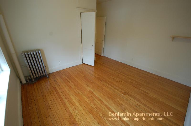 Building Photo - 133 Sutherland Rd