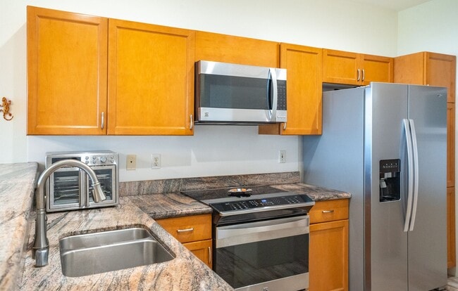 Building Photo - Beautifully Fully Furnished 2 Bed, 2 Bath ...