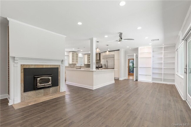 Building Photo - 17 Soundview Ave