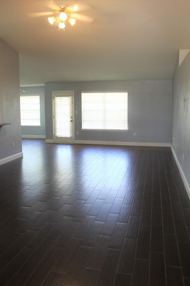 Building Photo - 2467 Heritage Cir
