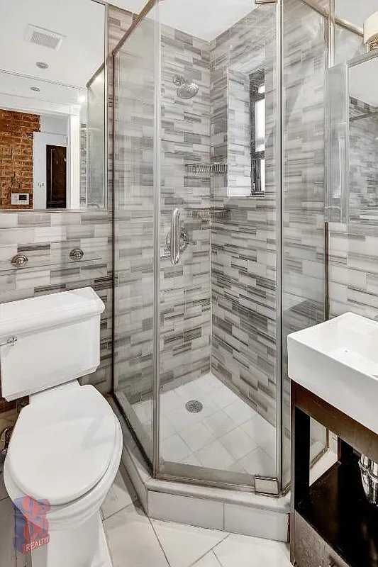 Building Photo - 314 E 106th St