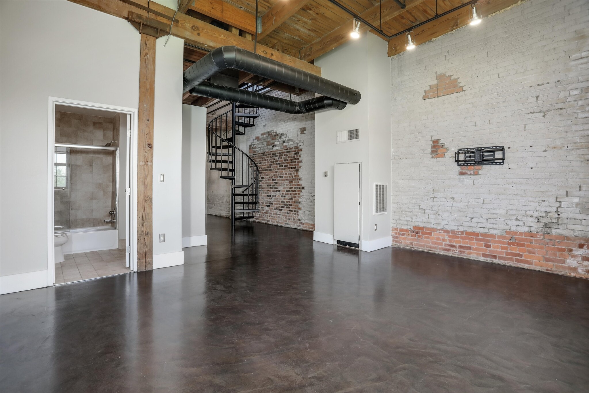 Building Photo - 6533 E Jefferson Ave