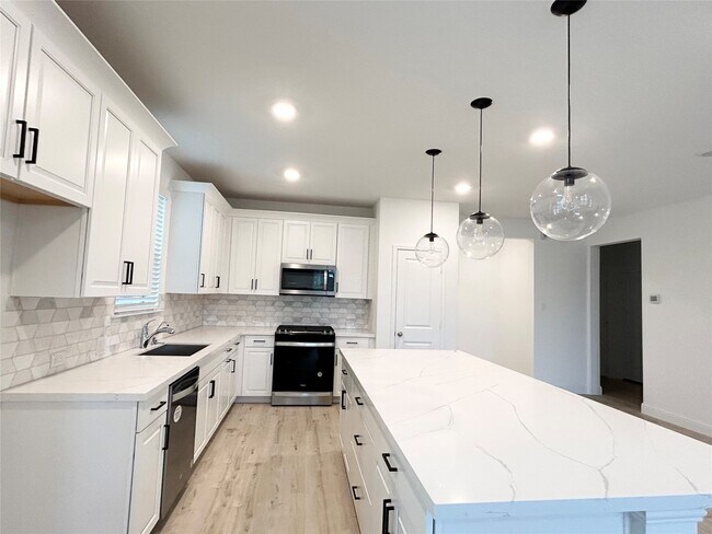 Building Photo - 15310 Spanish Ranchos Wy