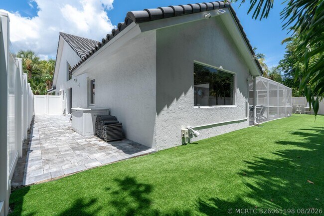 Building Photo - 23246 L'Ermitage Cir