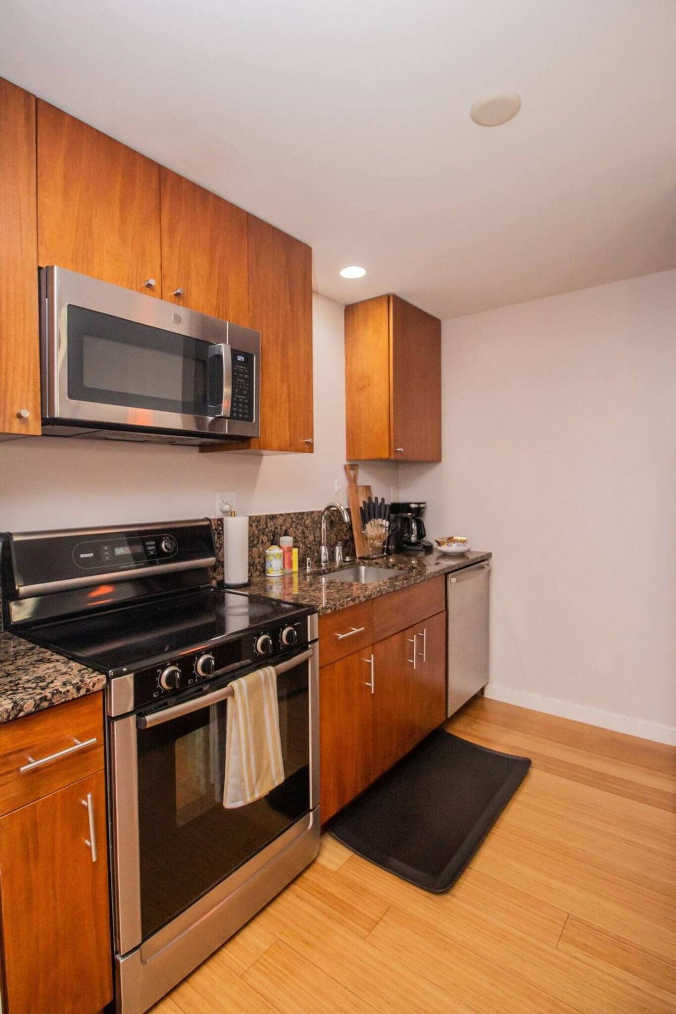Building Photo - 24 Miner St