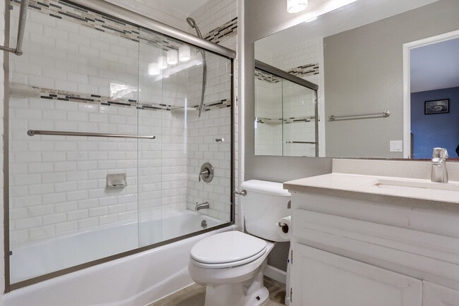 Building Photo - Welcome to this beautiful 1,042 sq. ft. condo offering modern comfort in a prime location!