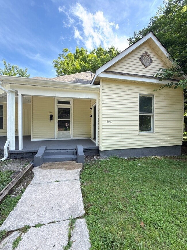 Building Photo - 812 Tyus St