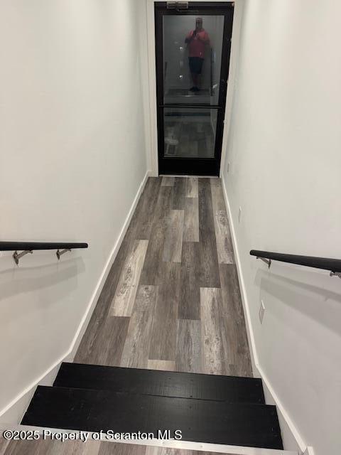 Building Photo - 901 S Valley Ave