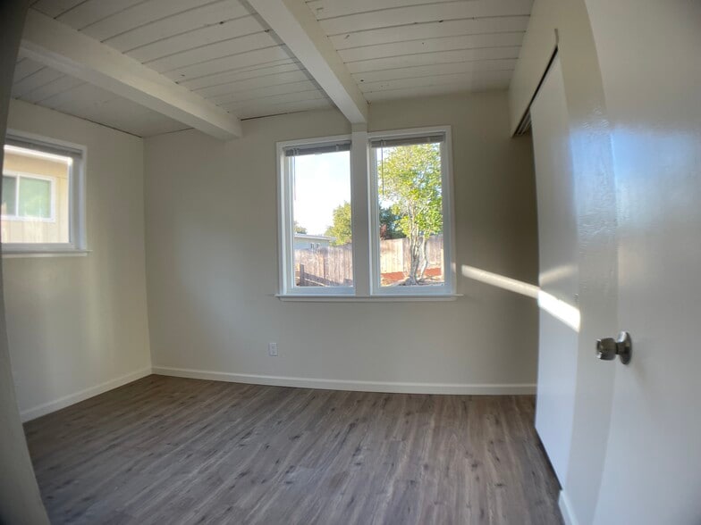 Building Photo - 117 Christel Oaks Dr