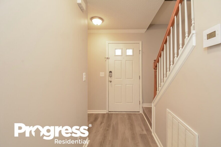 Building Photo - 121 Westonridge Run