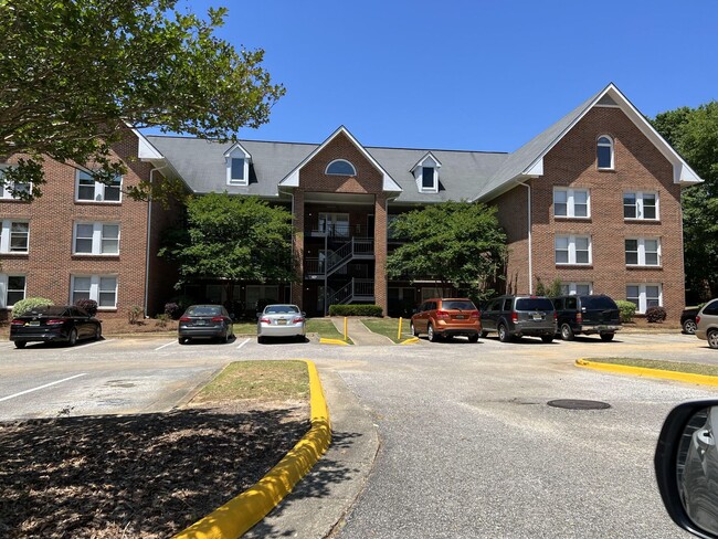 Building Photo - Deerfield II Condominiums 429-18