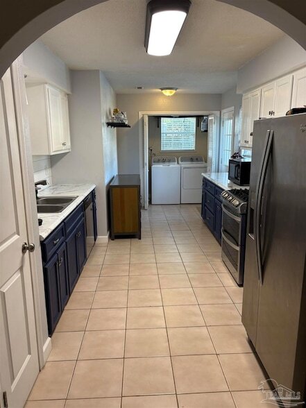 Building Photo - 2644 Venetian Way