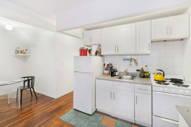 Building Photo - 126 Rivington St