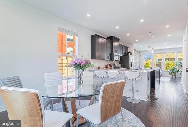 Building Photo - 6215 Herald St