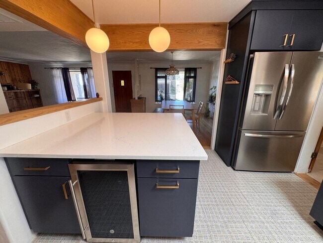 Building Photo - Beautiful home near UNM/CNM. 3 Bedroom 2 bath