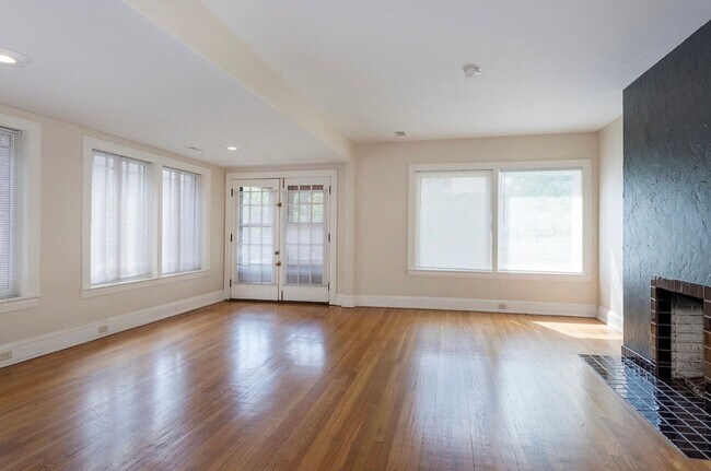 Building Photo - 2673 Euclid Heights Blvd