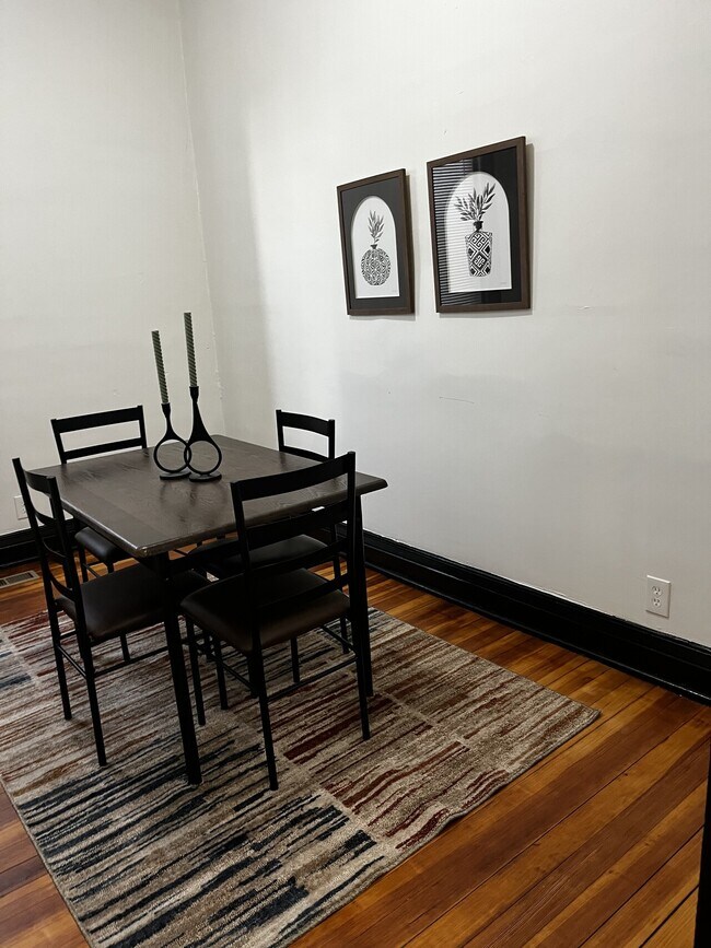 Building Photo - 12th Street Luxurious Suite