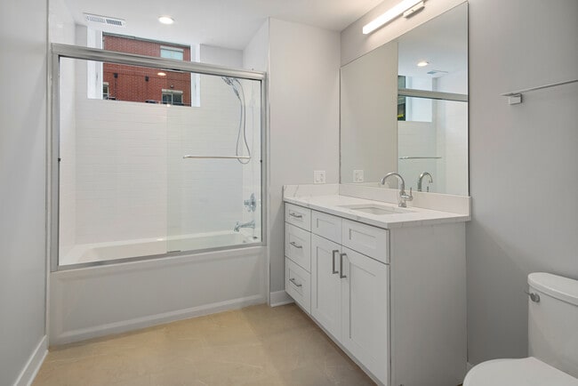 Building Photo - 4637 N Ashland Ave