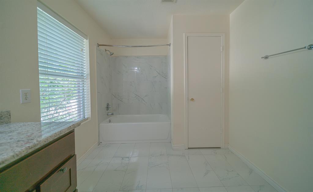 Building Photo - 5511 Darby Square Trl