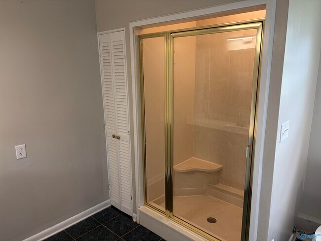 Building Photo - 2109 Villaret Dr SW