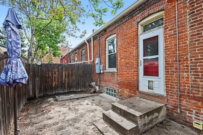 Building Photo - Charming Whittier Rowhome Near Larimer Street