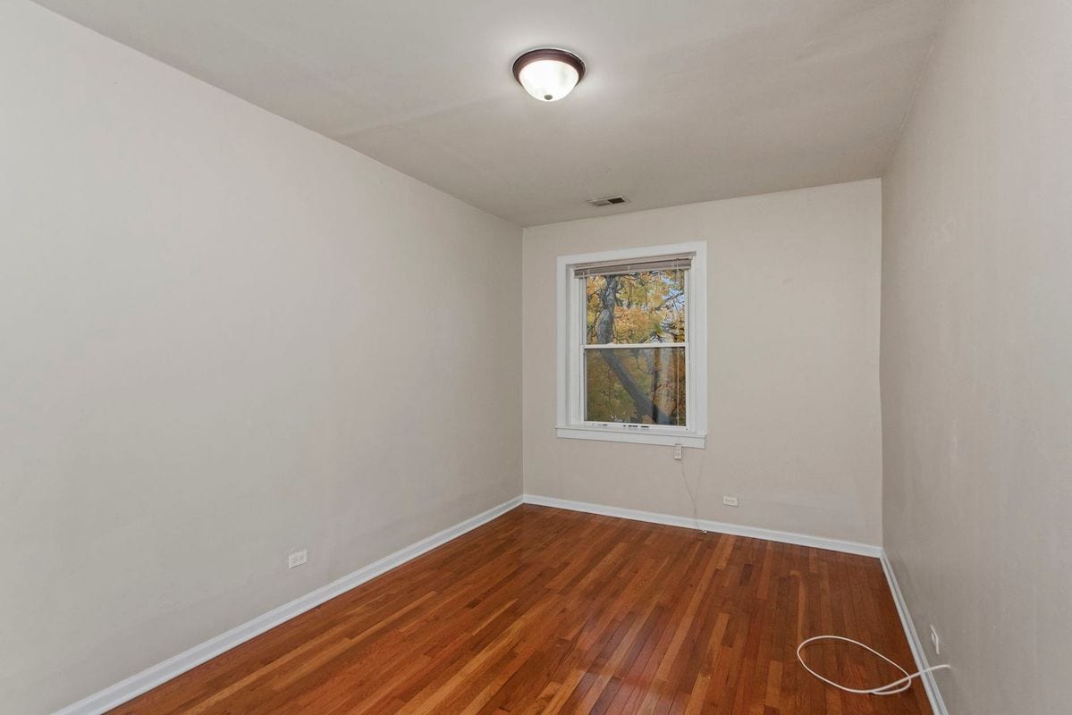 Building Photo - 3751 W Sunnyside Ave