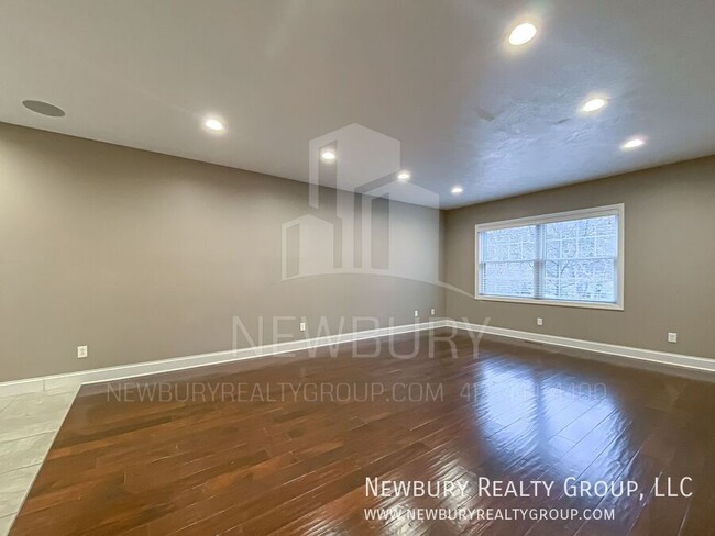 Building Photo - 2 Bedroom, 2.5 Bath Townhome - Discover th...