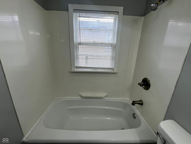 Building Photo - 1919 S Keystone Ave