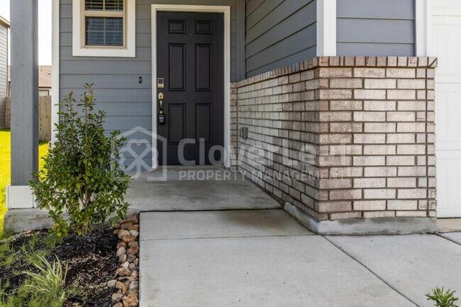 Building Photo - 2433 Ayers Dr