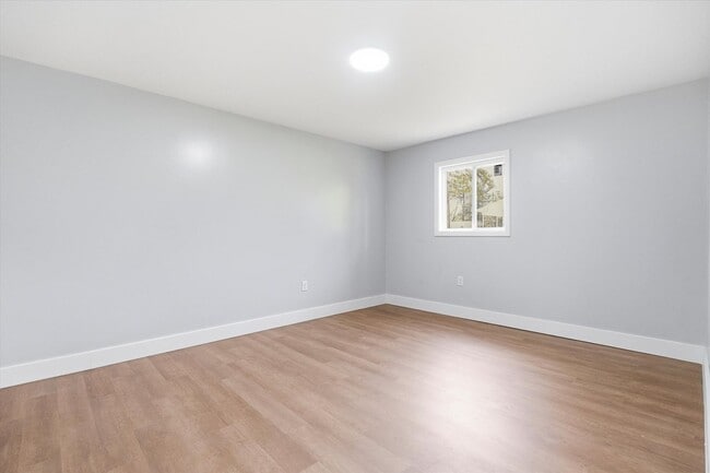 Building Photo - 924 W Huntington Ave