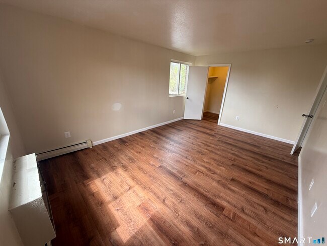 Building Photo - 1051 Old Colony Rd