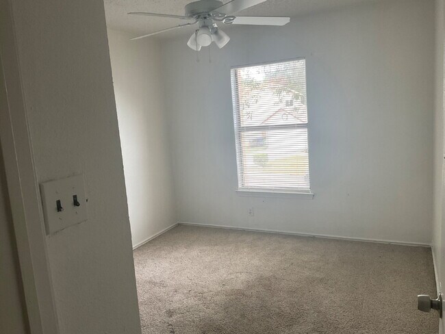 Building Photo - Beautiful 4 Bedroom Home in Northwest San Antonio, Close to Helotes