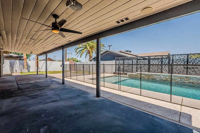 Building Photo - Three bedrooms and POOL in South Scottsdale!