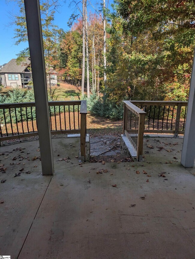 Building Photo - 154 S Lake Emory Dr