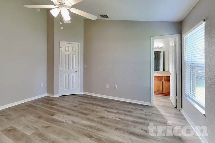 Building Photo - 2075 Sunflower St