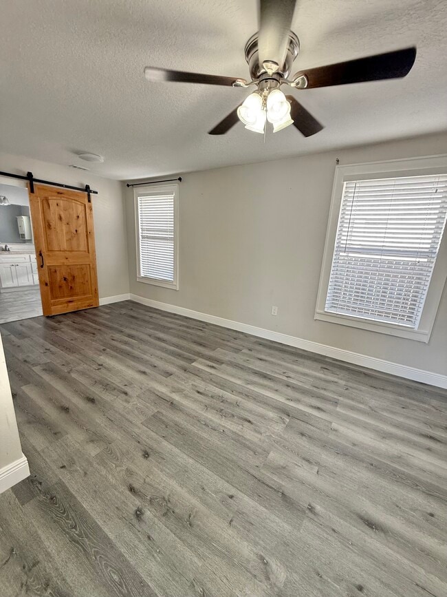 Building Photo - 5904 N Eustace Ave