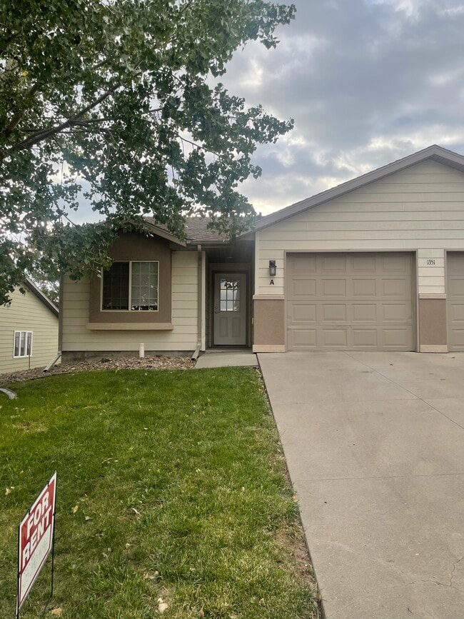 Primary Photo - 1351 E Oakland St