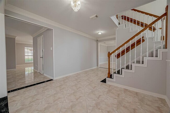 Building Photo - 2112 Limrick Dr
