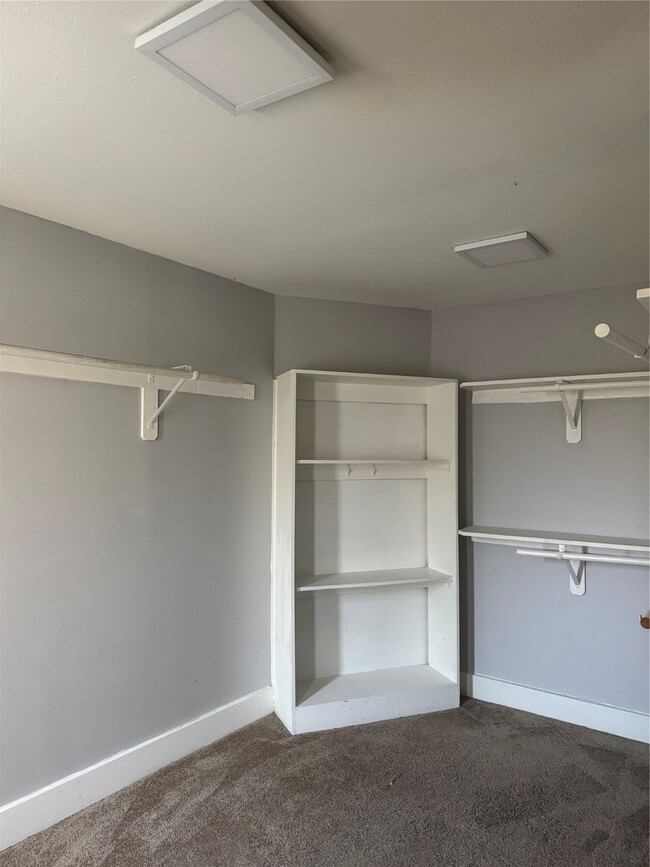 Building Photo - 7526 Dearborn St