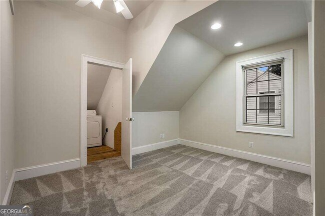 Building Photo - 2918 N Hills Dr NE