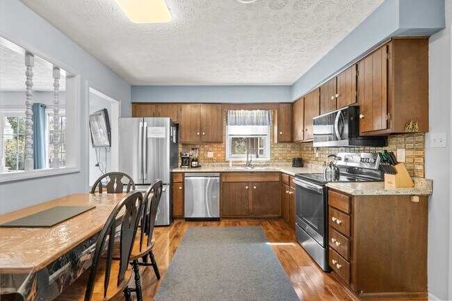 Building Photo - 4 Bed/2 Bath Furnished Single Family Home in Surfside 1 Mile to the Beach By Golf Cart!