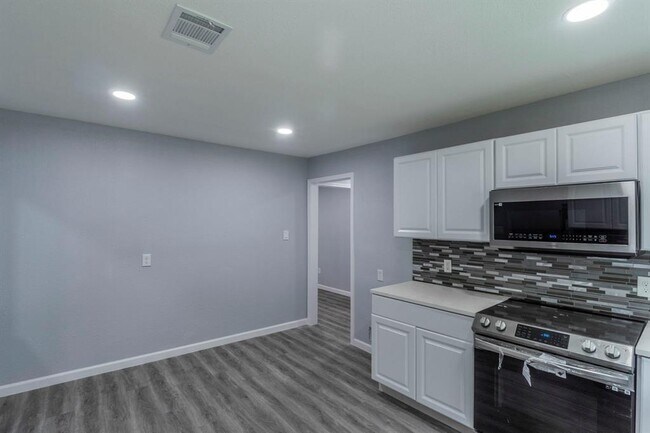 Building Photo - 4118 Groton Dr